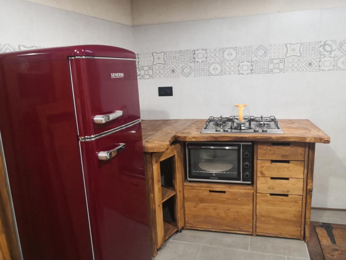 Da Tinti Apartment Madonna Del Sasso Bagian luar foto