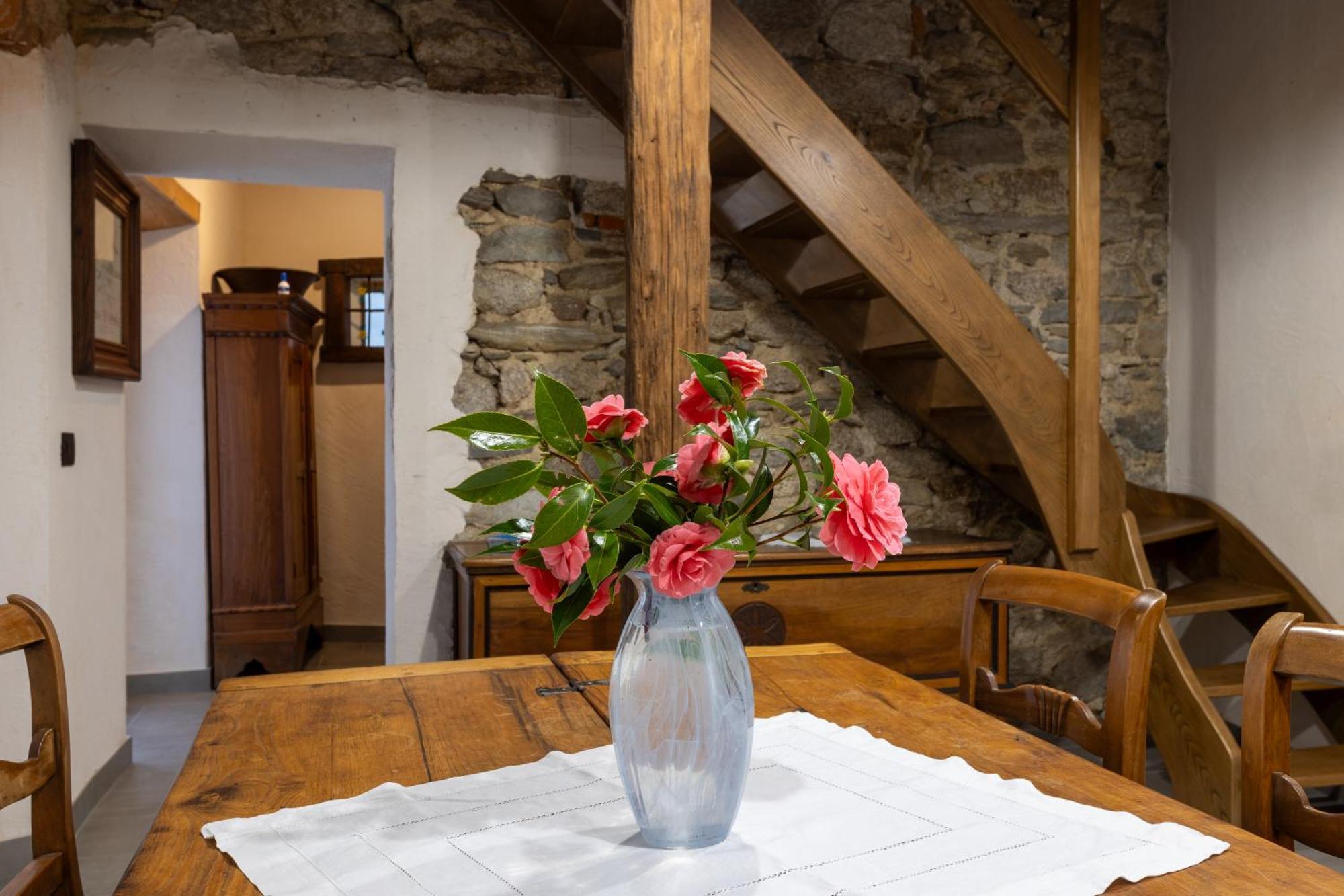 Da Tinti Apartment Madonna Del Sasso Bagian luar foto