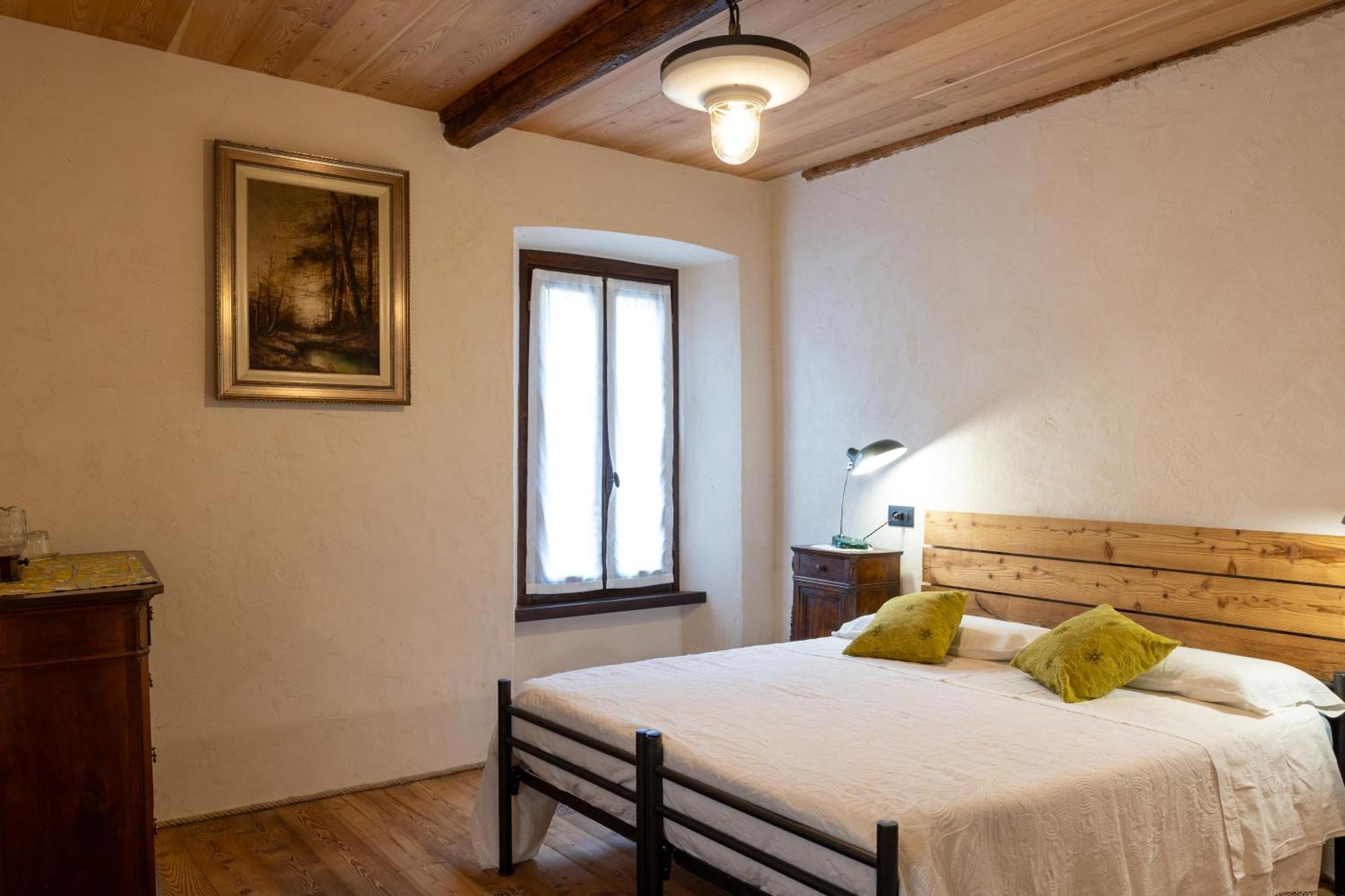 Da Tinti Apartment Madonna Del Sasso Bagian luar foto