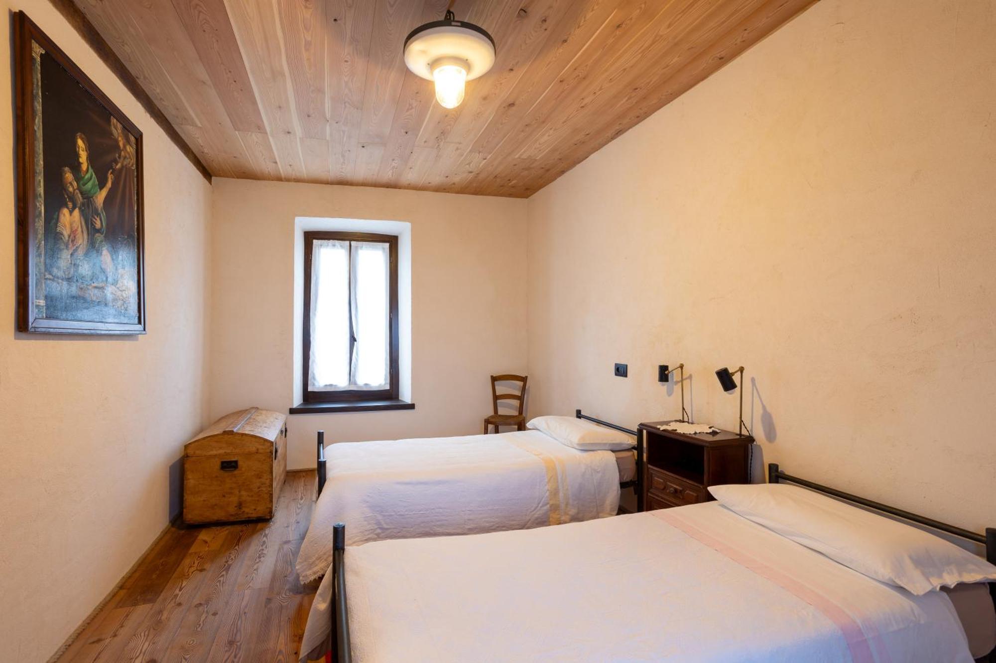 Da Tinti Apartment Madonna Del Sasso Bagian luar foto