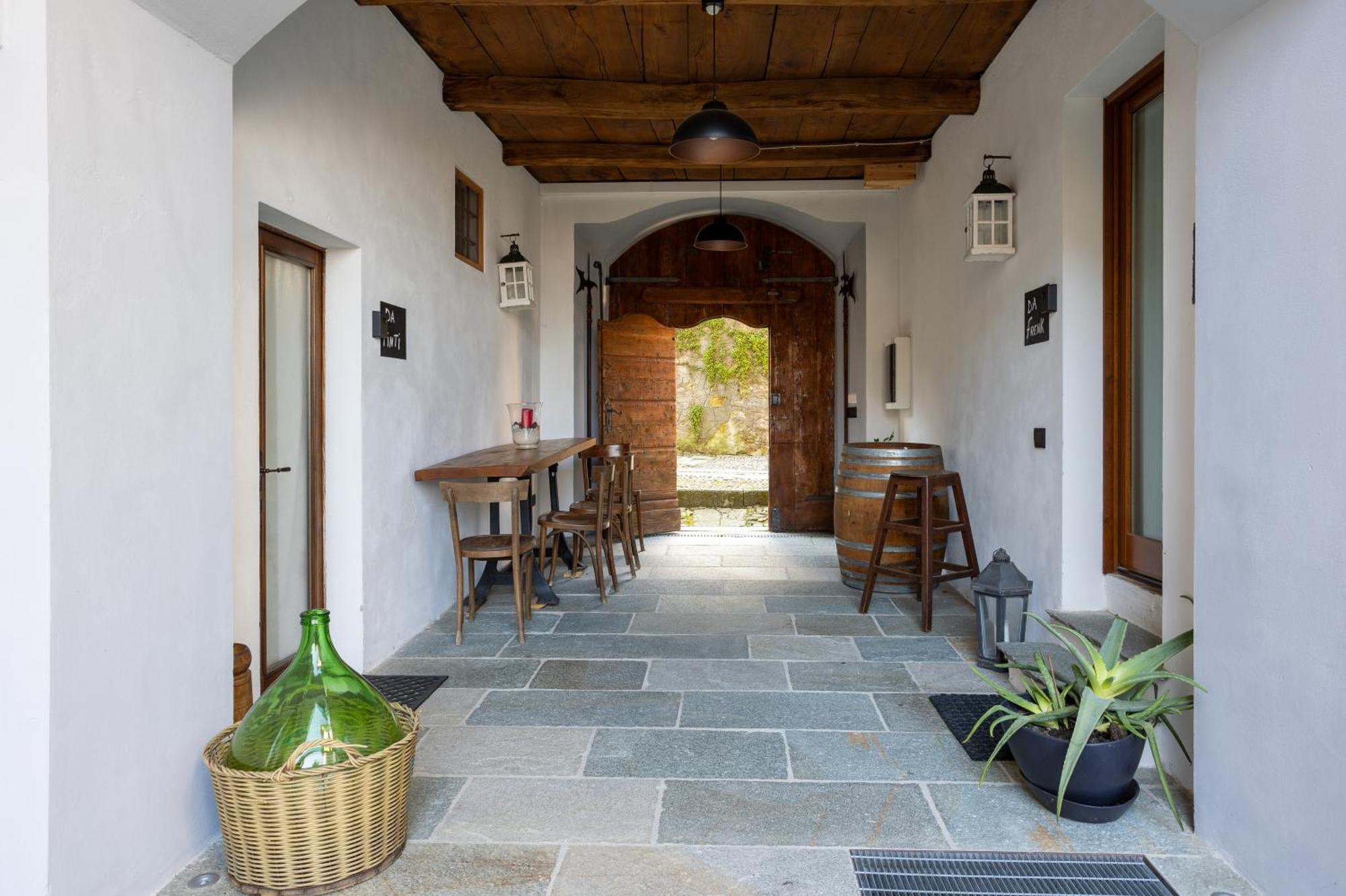 Da Tinti Apartment Madonna Del Sasso Bagian luar foto